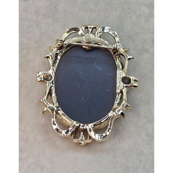 Vintage Cameo Brooch Gray Resin Victorian Lady Bezel Set Fancy Gold Tone Frame - Picture 5 of 5